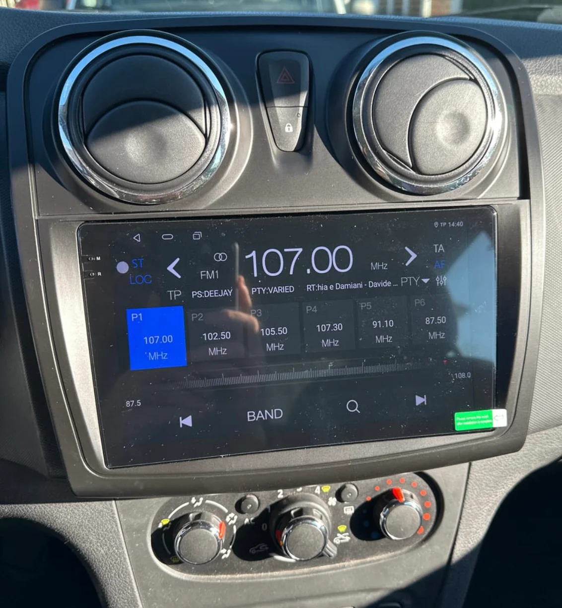 Dacia Sandero 2013-2020 Wireless Apple CarPlay Upgrade Kit - Image 2